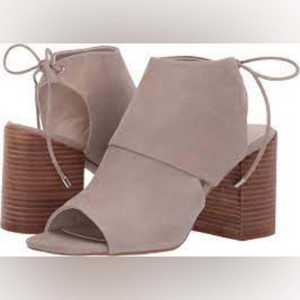 Kenneth Cole New York Katarina 7 Peep Toe Stacked Block Heel Sandal